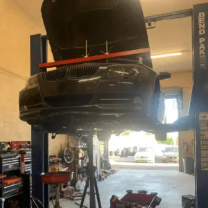 BMW repair lifter